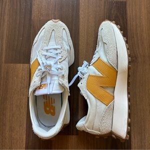 New Balance 327, size 7.5 US